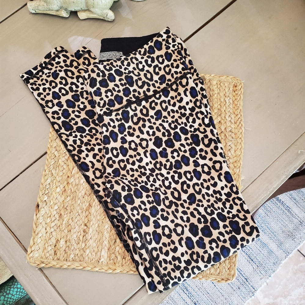 VS leopard leggings size M
